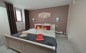 Cosy Gîte, King Bed, Fast WiFi